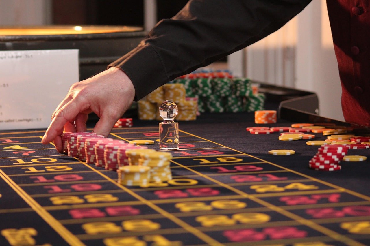Người chơi Việt Nam trải nghiệm casino trực tuyến fabet com trên điện thoại